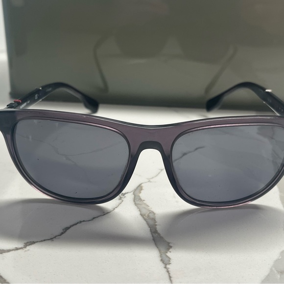Burberry sunglasses - Picture 1 of 8